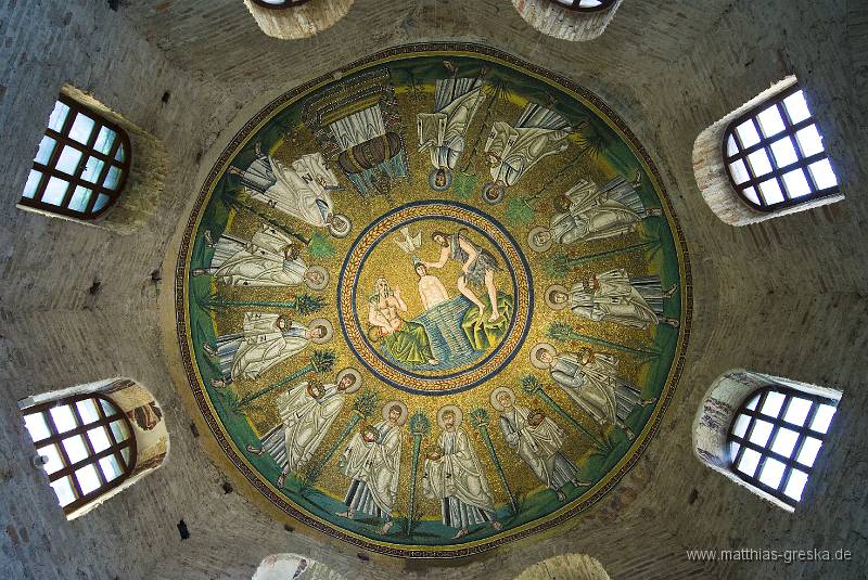 MSG_20080526143249_MSG8541 Kopie.jpg - Ravenna - Baptisterium der Arianer